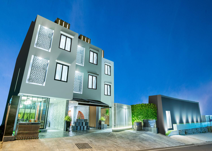 Exterior & Views