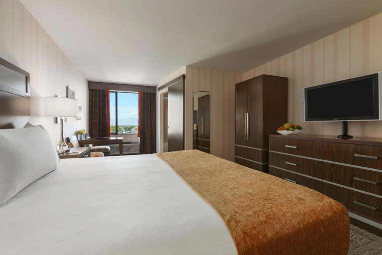 Bedroom 4, Gold Coast Hotel and Casino, Clark