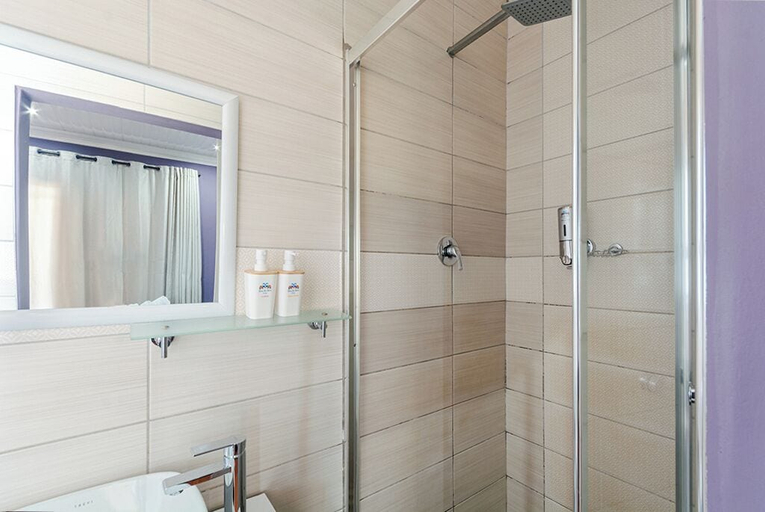Bathroom 4, Botle Ba Afrika Lodge, Sedibeng