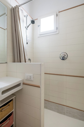 Bathroom, Cozy central apartment by Wonderful Italy, Bologna