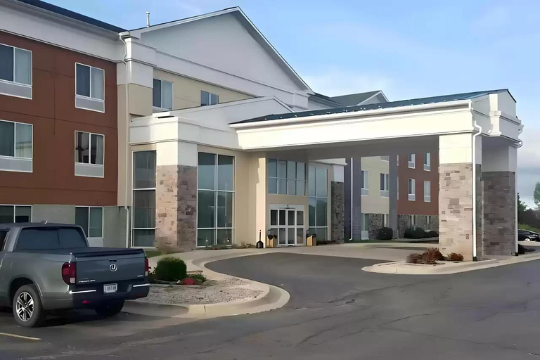 Exterior & Views 3, Comfort Inn & Suites, Berrien