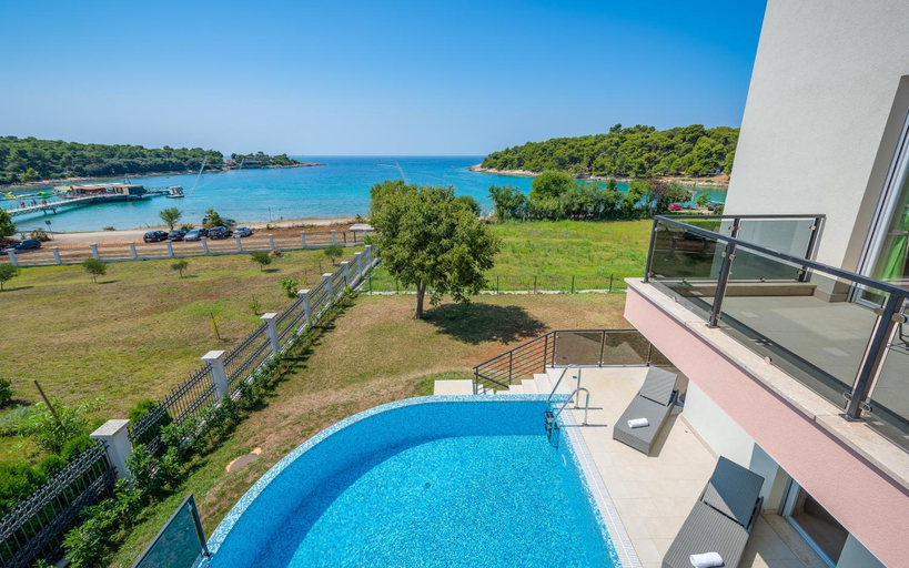 Others 2, Villa Cedar, Pula