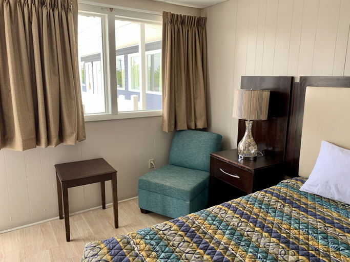 Bedroom 3, Cabana Motel, Worcester