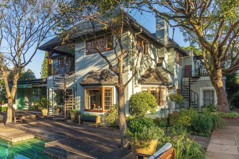 Exterior & Views