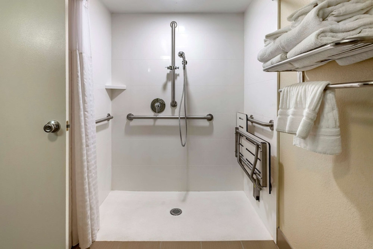 Bathroom 3, Comfort Suites University, Northampton