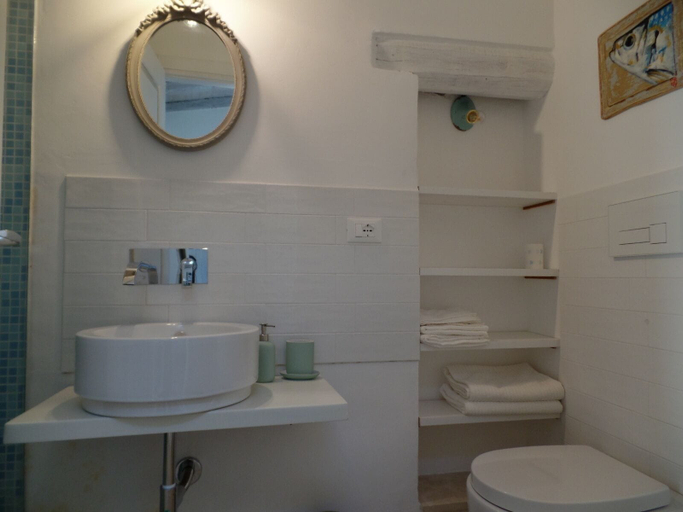 Bathroom 2, A Picciridda by Wonderful Italy, Syracuse
