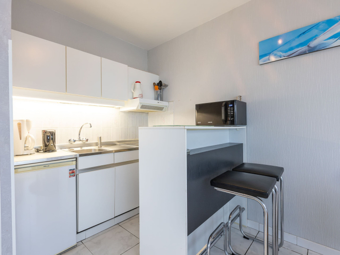 Private kitchen 3, Corner Studio With Sea-views, West-Vlaanderen