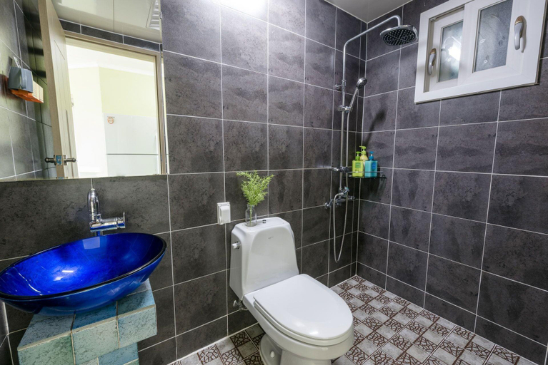 Bathroom 4, Geojerowa Pension, Geoje