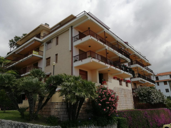 Una terrazza sul mare, Imperia