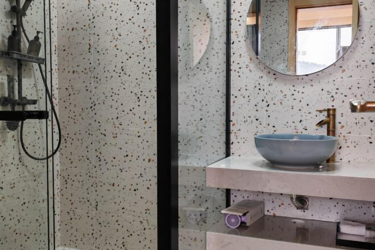 Bathroom 4, Tinghai Guesthouse, Taizhou