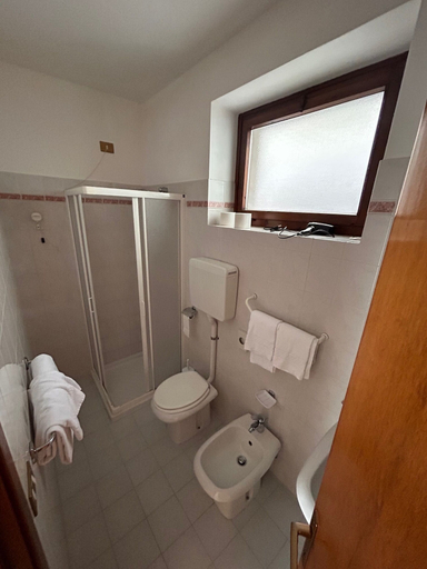 Bathroom 5, hotel Cassone, Verona
