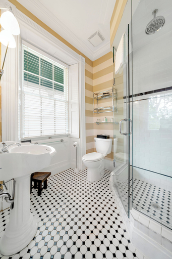 Bathroom 4, The Charles Hotel, Lake Ontario