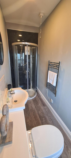 Bathroom 3, Bold Arms, Anglesey