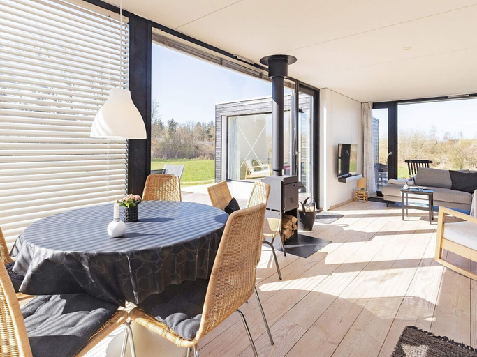 Dining 3, 6 Person Holiday Home in Oster Assels, Morsø