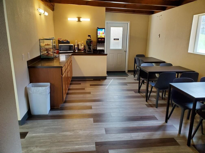 Others 5, Bristlecone Motel, White Pine