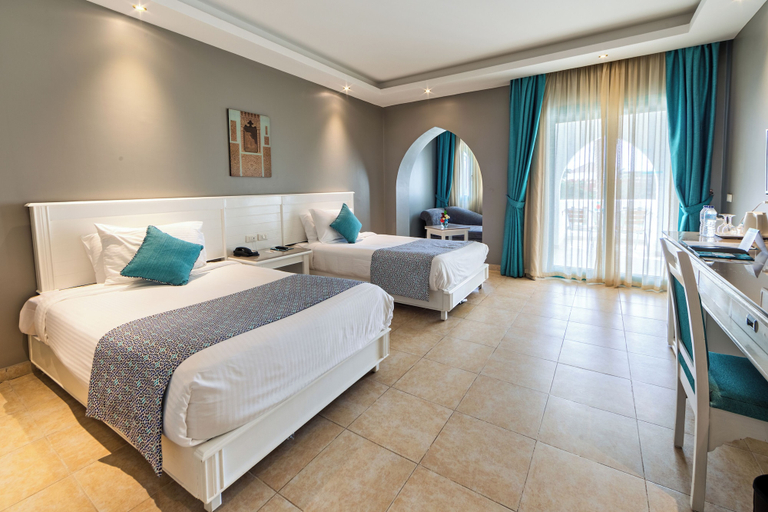 Bedroom 4, SUNRISE Garden Beach Resort - All inclusive, Safaja