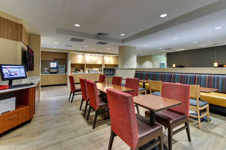 Food & Drinks 5, Towneplace Suites Mobile Saraland, Mobile