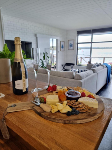 Food & Drinks 5, Serenity by the Lake - Romantic Waterfront Couple's Getaway, Lake Macquarie - East