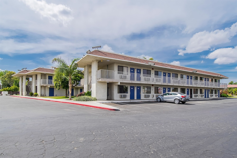 Exterior & Views 2, Bakersfield Inn, Kern
