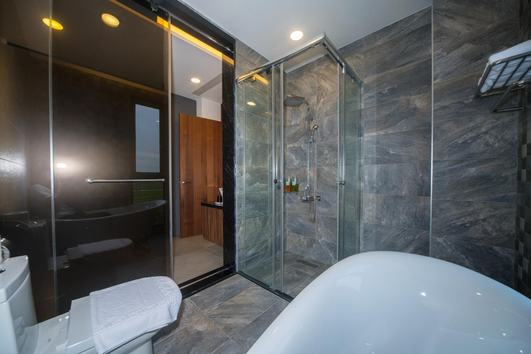Bathroom 4, Sunlight Mound, Yilan