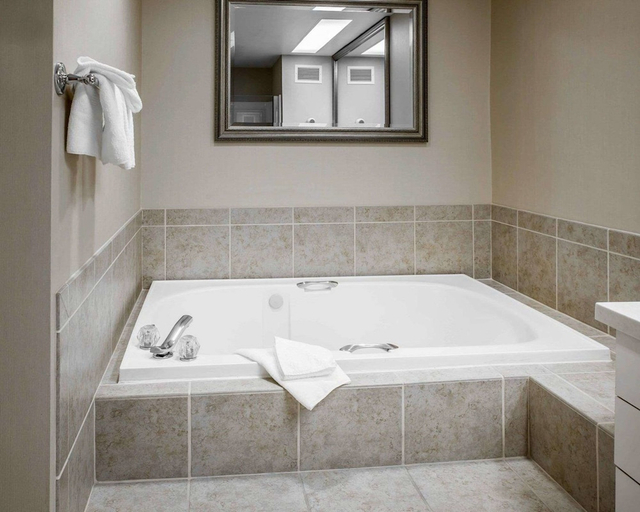Bathroom 4, Comfort Inn Bellingham, Whatcom