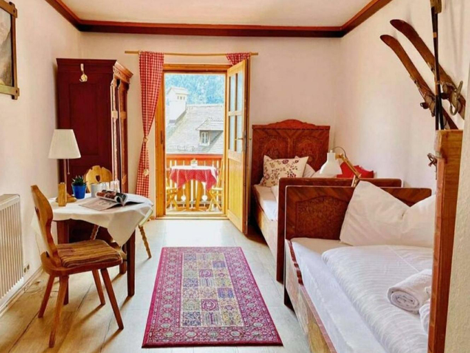 Bedroom 2, Cafe Restaurant zum Muhlbach, Gmunden