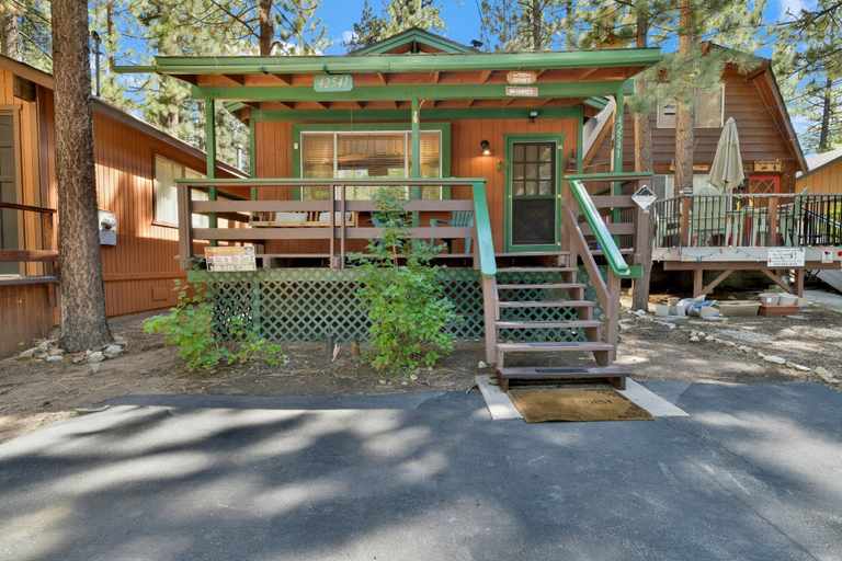 Exterior & Views 2, Moonridge Cottage #1817, San Bernardino