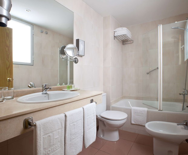 Bathroom 4, NH Las Palmas Playa las Canteras, Las Palmas