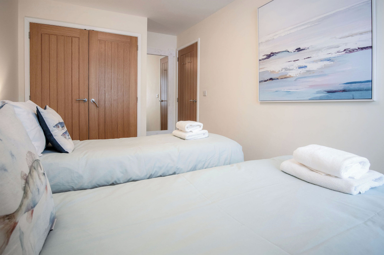 Bedroom 3, Dolphin - 2 Bedroom Apartment - Saundersfoot, Pembrokeshire