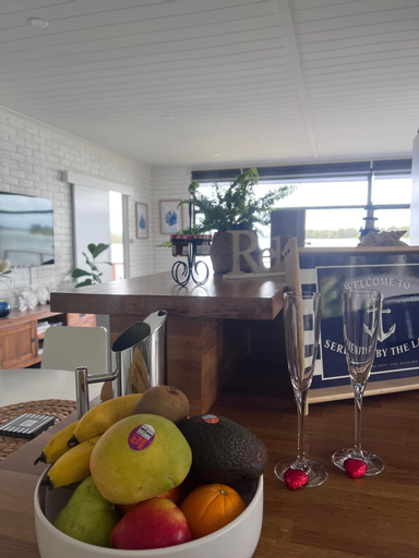Food & Drinks 3, Serenity by the Lake - Romantic Waterfront Couple's Getaway, Lake Macquarie - East