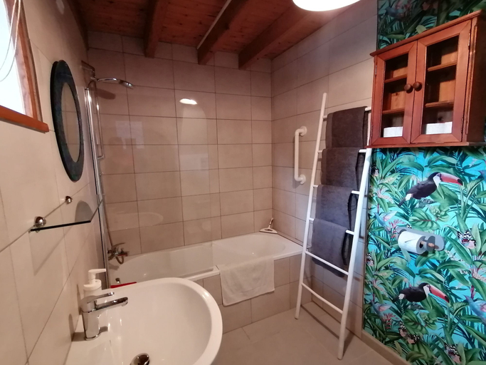 Bathroom, Gîtes La Vieille Gorce, Vienne