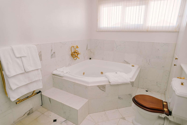 Bathroom 5, Chateau Yering Hotel, Yarra Ranges - Seville