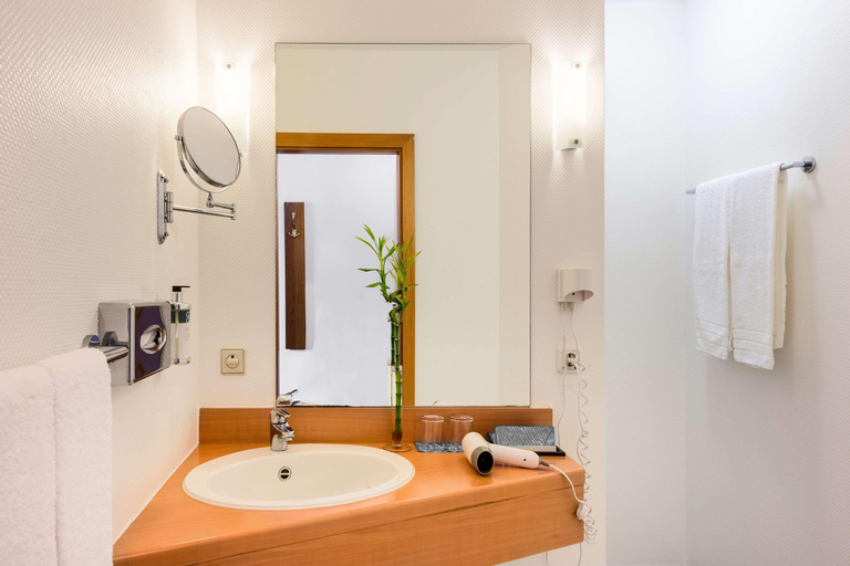 Bathroom 12