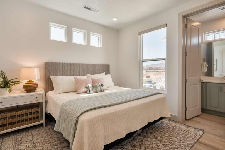 Bedroom 3, Pier 47 at Desert Color by RedAwning, Washington