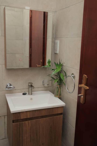 Bathroom, Fed Stay Naalya, Jinja