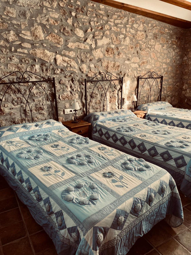 Bedroom 2, Hostal La Muralla, Teruel