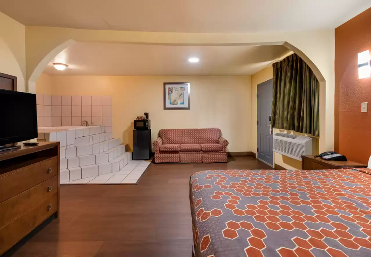 Bedroom 5, Rodeway Inn & Suites East, Orleans