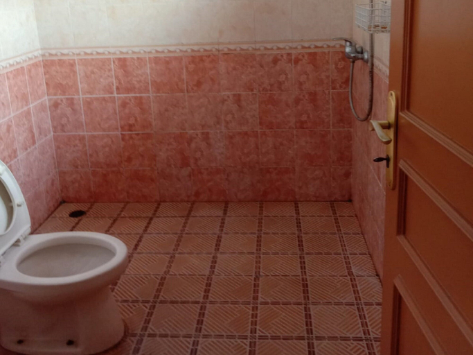 Bathroom 2, Villa Kota Bunga Azalea, Bogor