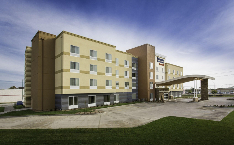 Exterior & Views 2, Fairfield Inn & Suites by Marriott Milwaukee West, Milwaukee