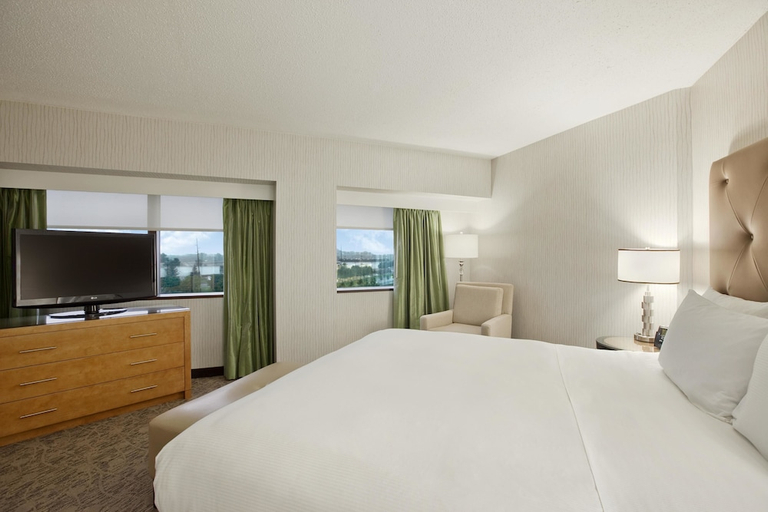Bedroom 3, Embassy Suites By Hilton Auburn Hills