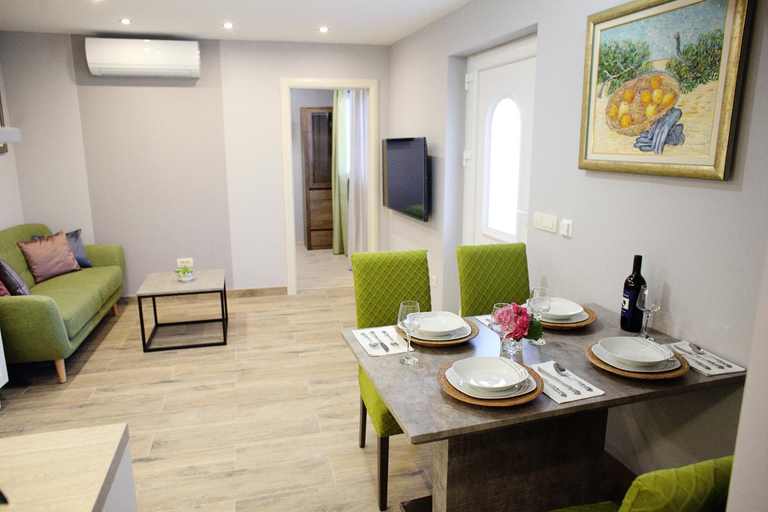 Others 5, Vacation home Meri, Supetar