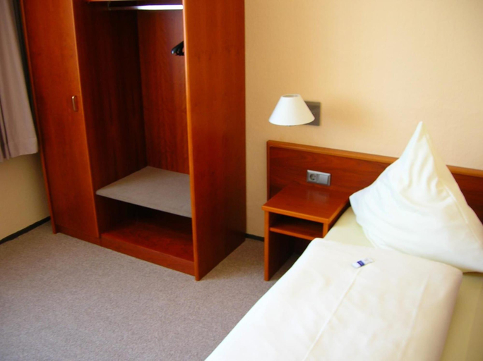 Bedroom 3, Hotel Stadt Köthen, Anhalt-Bitterfeld