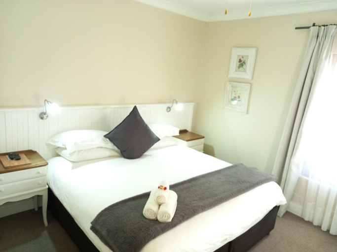Bedroom 2, 137 High Street Guest House, Cacadu