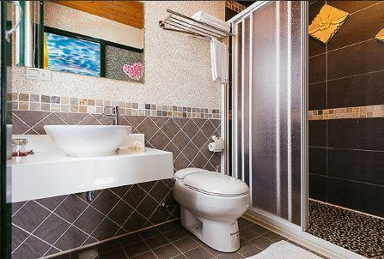 Bathroom 3, Happiness Space Inn, Pingtung