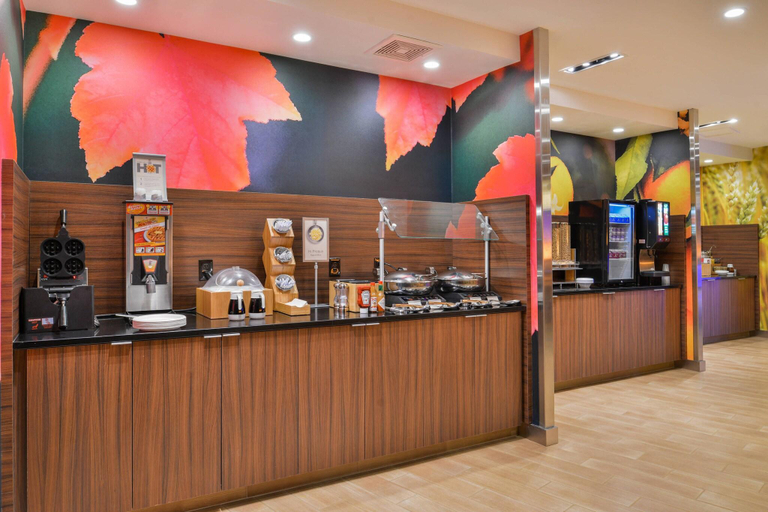 Food & Drinks 5, Fairfield Inn & Suites Eugene East/Springfield, Lane