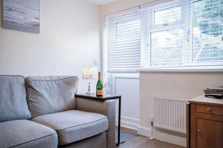 Others 5, Dolphin - 2 Bedroom Apartment - Saundersfoot, Pembrokeshire