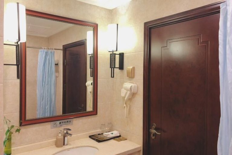 Bathroom 3, Manas County Hotel, Changji Hui