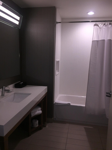 Bathroom 5, Courtyard Bay City, Bay