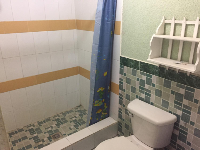 Bathroom 2, Hotel Amigo, Panajachel