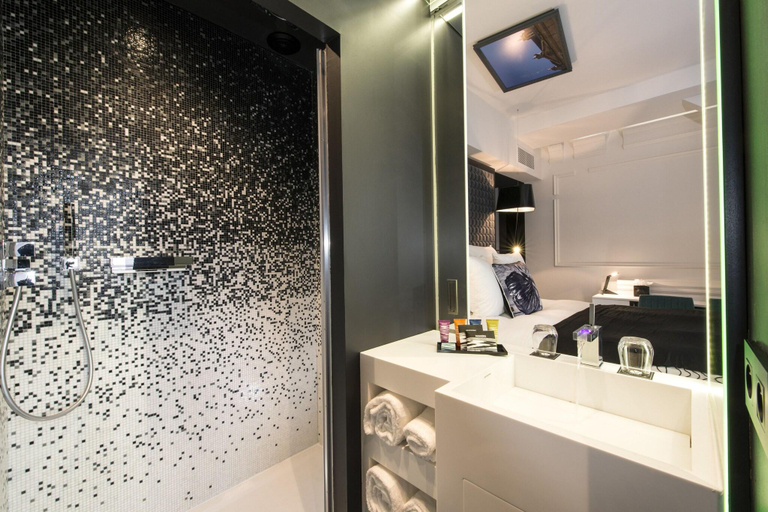 Bathroom 5, Vertigo Hotel, Dijon, a Member of Design Hotels, Côte-d'Or
